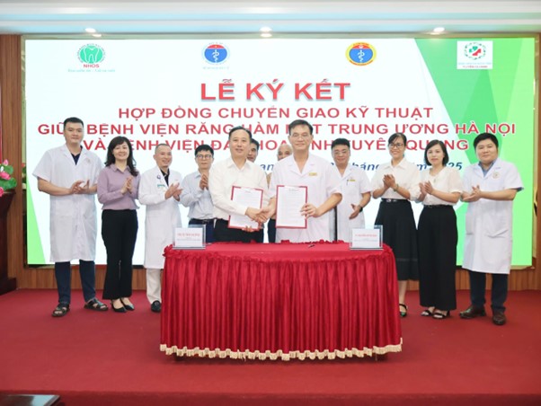 Ký hợp đồng chuyển giao kỹ thuật  giữa Bệnh viện Răng Hàm Mặt Trung ương Hà Nội và Bệnh viện Đa khoa tỉnh Tuyên Quang.